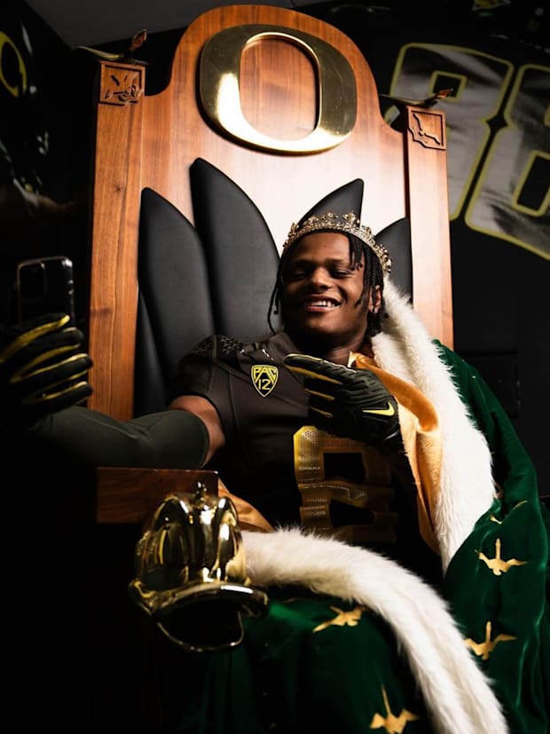 Five-star safety Trey McNutt in an Oregon uniform on a throne.