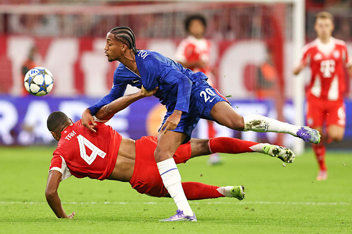 Lieferten sich ein hitziges Duell: Jonathan Tah und Joao Pedro