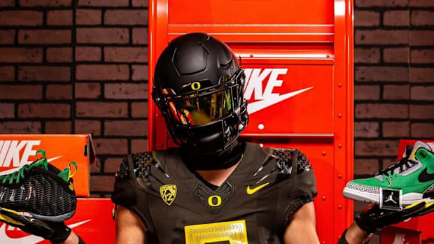 Five-star tight end Linkon Cure on a visit to Oregon