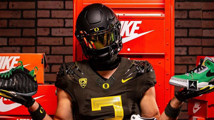 Five-star tight end Linkon Cure on a visit to Oregon