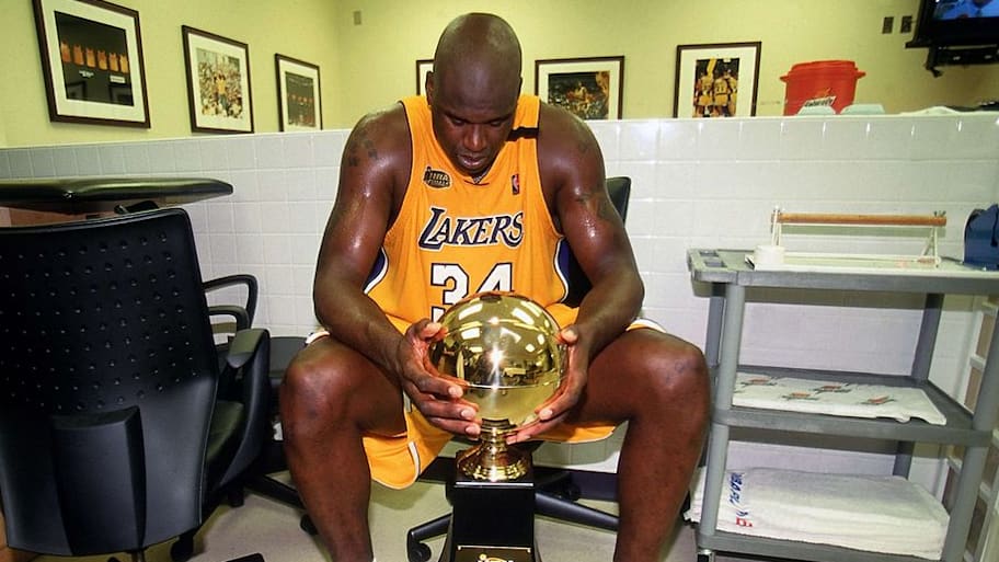 Shaquille O’Neal celebrates a title