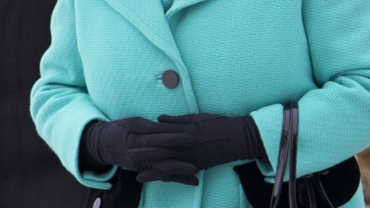 Usar guantes ayuda a que el frío no lesione la piel, pero deben ser puestos antes de salir de casa