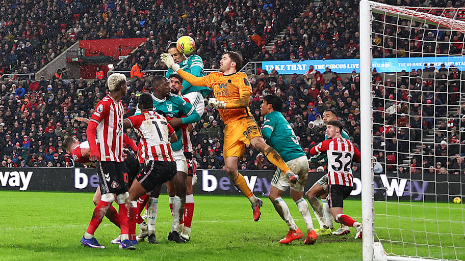 Virgil van Dijk scores vs. Sunderland