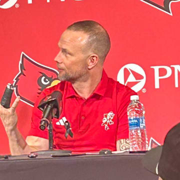 Pat Kelsey shows off the injury he sustained after beating Kentucky. 