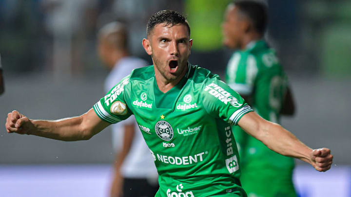 Adrian Martínez