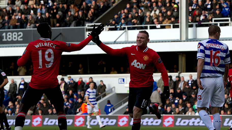 Danny Welbeck, Wayne Rooney celebrate a Man Utd goal.