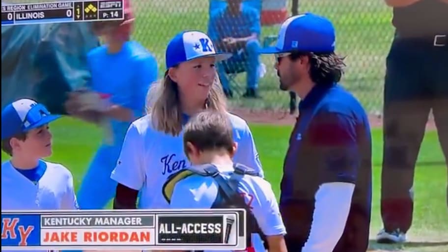 Kentucky coach Jake Riordan speaks to his team during a mound visit at the Little League World Series. | Screenshot via Matt Jones on X