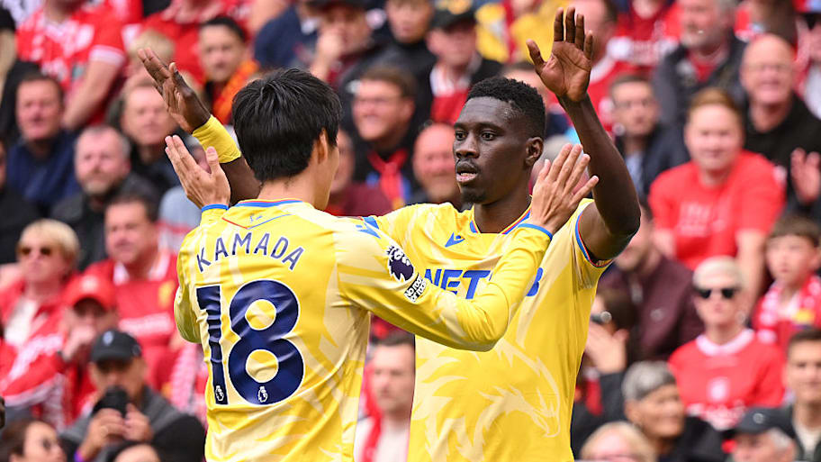 Ismaila Sarr celebrates with Daichi Kamada
