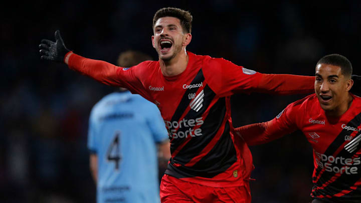 TOPSHOT-FBL-SUDAMERICANA-BELGRANO-PARANAENSE