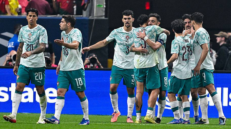 Portugal celebrates against United States
