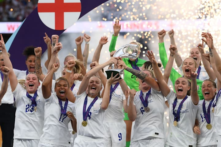 TOPSHOT-FBL-EURO-2022-WOMEN-GER-ENG