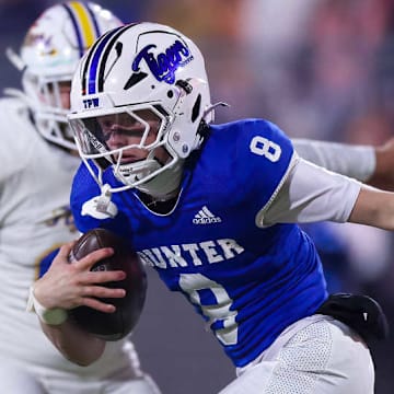 Gunter quarterback Knox Gage runs the ball in a quarterfinal game against Leonard on Dec. 4. 
