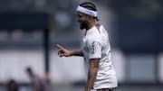Memphis Depay chegou ao Corinthians nesta semana
