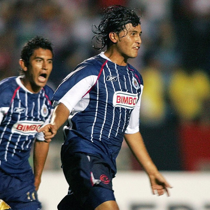 Diego Martinez (D), of Mexico's Chivas G