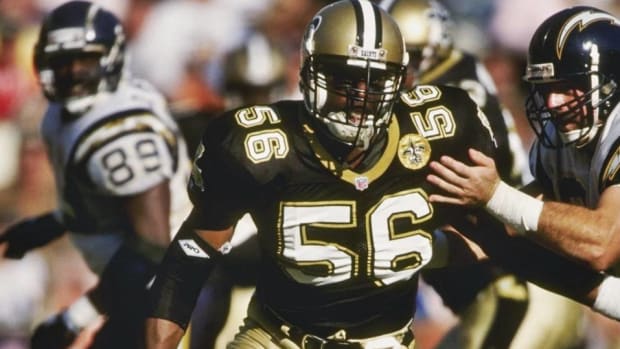 New Orleans Saints linebacker Pat Swilling (56) rushes against the San Diego Chargers