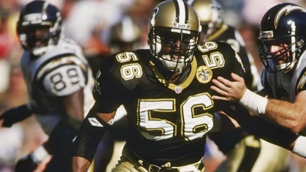 New Orleans Saints linebacker Pat Swilling (56) pressures the backfield against the San Diego Chargers  