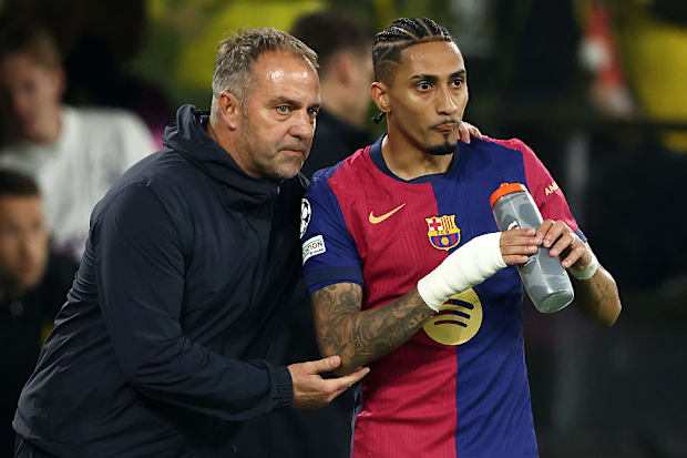 ฮันซี่ ฟลิค กอดไหล่ราฟินญ่า