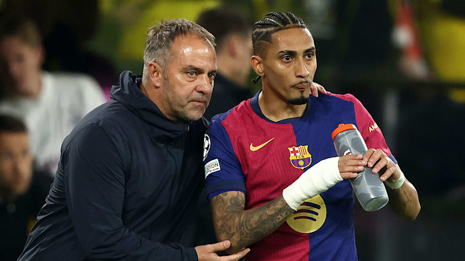 Hansi Flick with his arm around Raphinha.