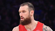Toronto Raptors forward Sandro Mamukelashvili drives to the basket in the second quarter against the New York Knicks