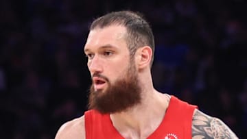 Toronto Raptors forward Sandro Mamukelashvili drives to the basket in the second quarter against the New York Knicks