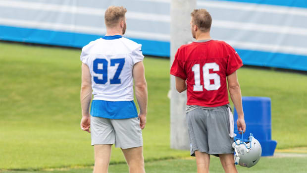 Detroit Lions Jared Goff speaks to Aidan Hutchinson