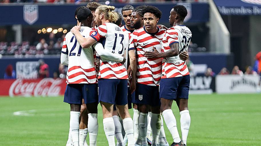USMNT huddle