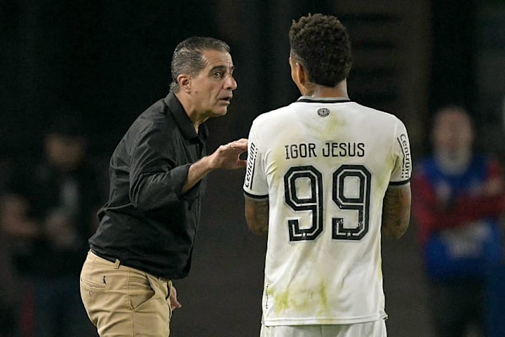Renato Paiva e Igor Jesus 