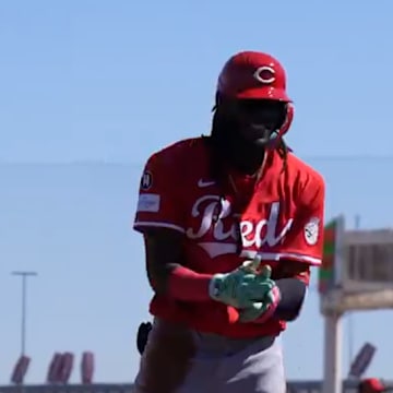 Reds star Elly De La Cruz is back to making baseball look really easy.