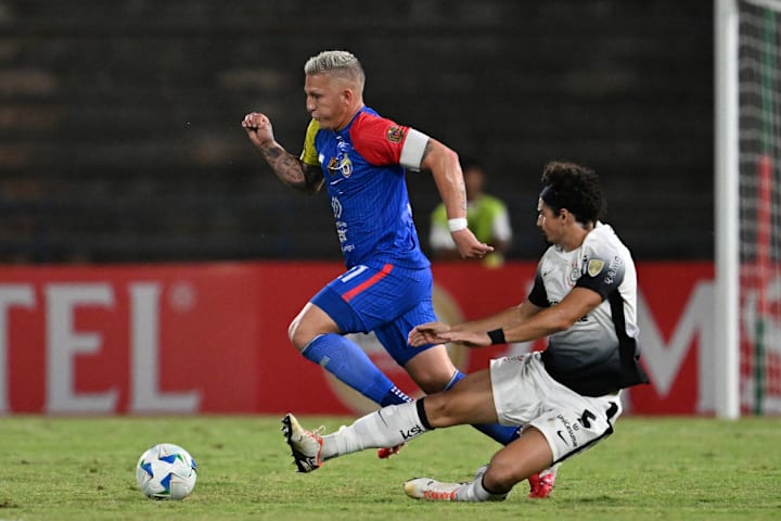 FBL-LIBERTADORES-UCENTRALVEN-CORINTHIANS