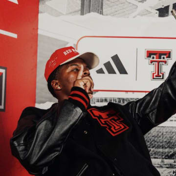 Kaleb Burns poses in Texas Tech gear on a visit to the school. The 3-star linebacker committed to Texas Tech on Monday.