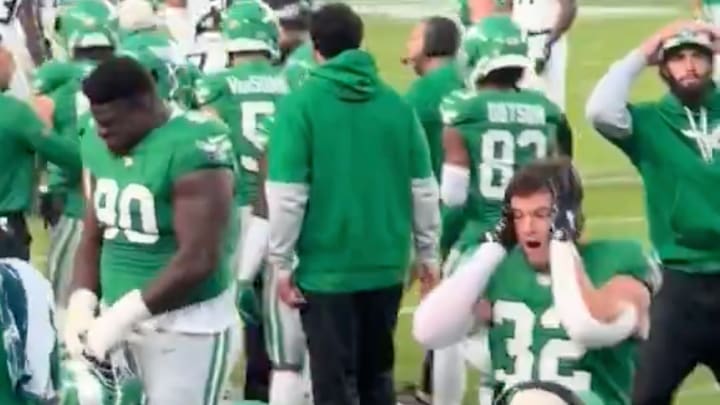 The Philadelphia Eagles bench reacts to Saquon Barkley’s insane highlight.