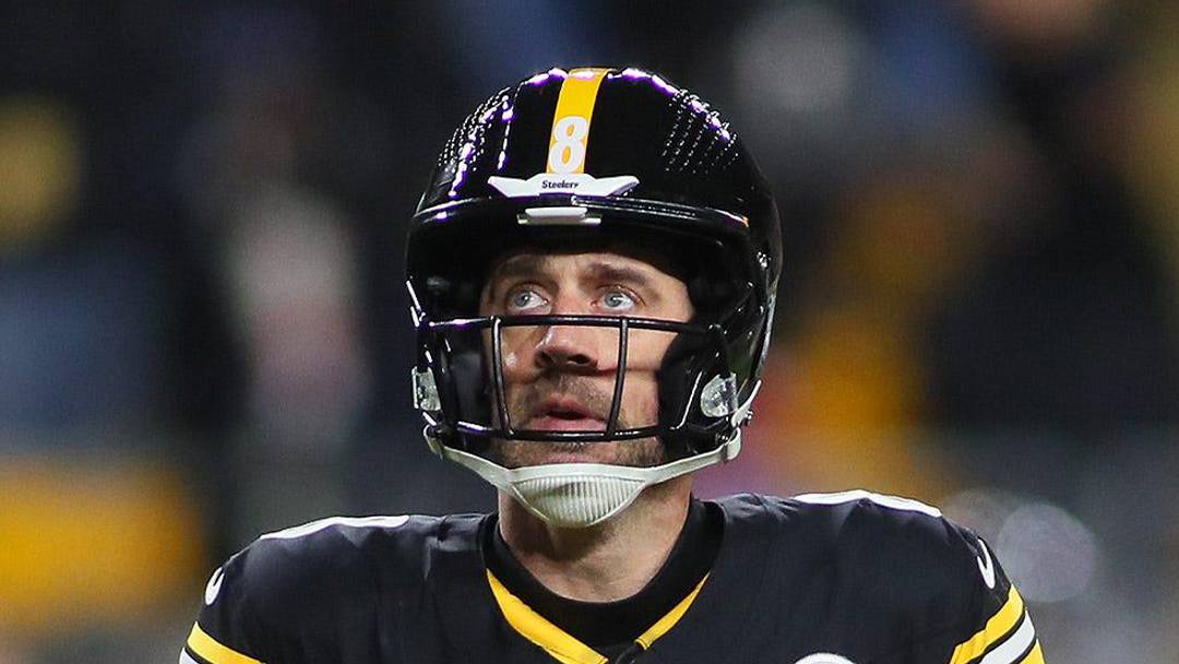 Pittsburgh Steelers quarterback Aaron Rodgers