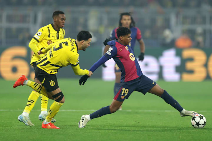 Ramy Bensebaini, Lamine Yamal