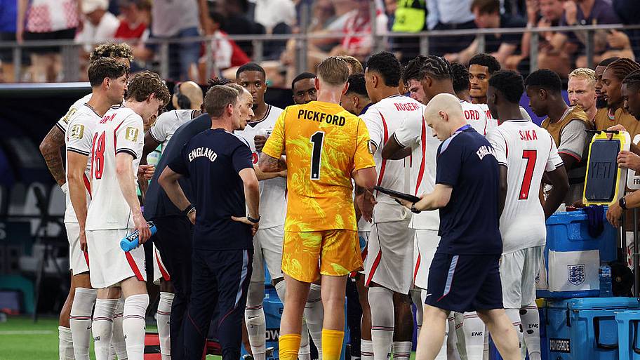 England players during hydration break
