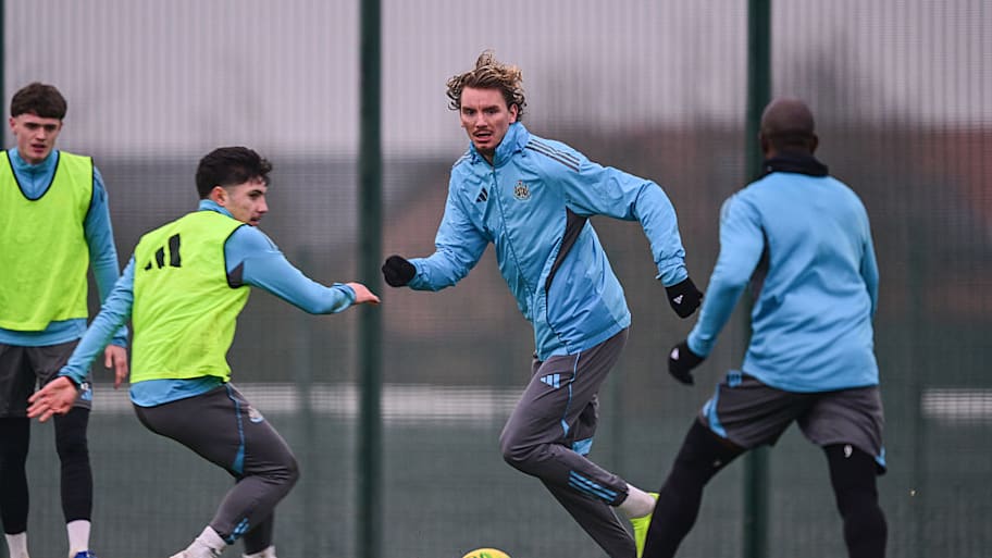 Nick Woltemade trains with Newcastle