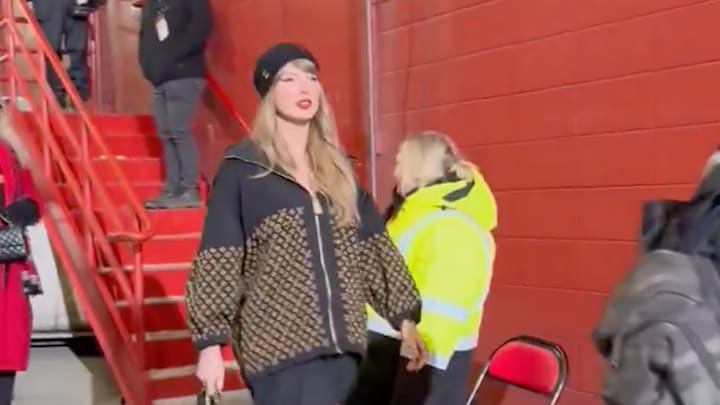 Taylor Swift arrives at her second straight AFC championship.