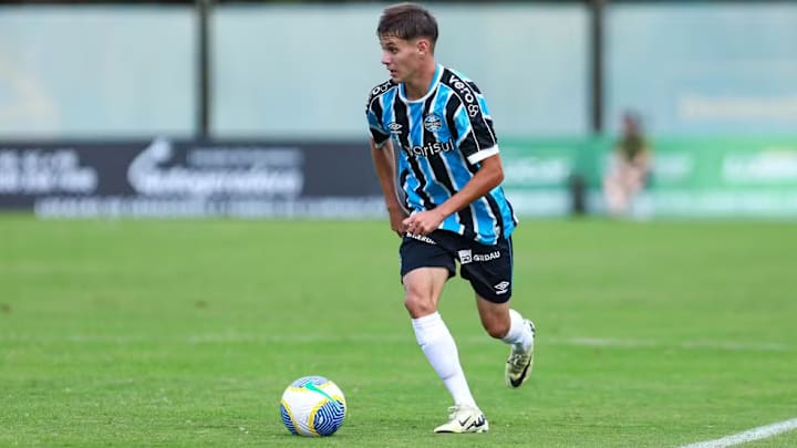 Jefinho, meio-campista do Grêmio
