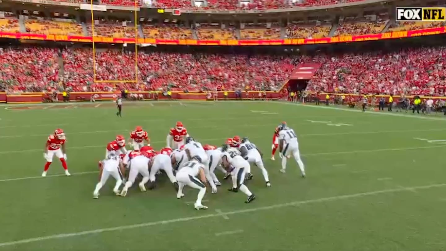 Fox Sports’ NFL Rules Analyst Had Very Frustrated Line About Eagles’ Tush Push Play
