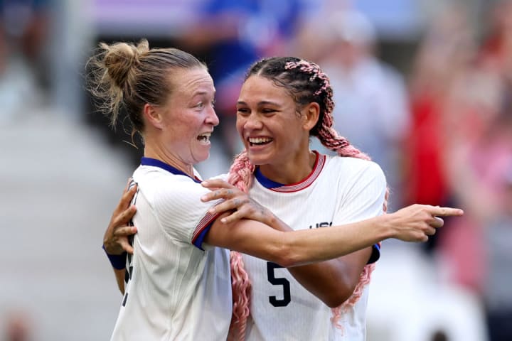 Trinity Rodman, Emily Sonnett