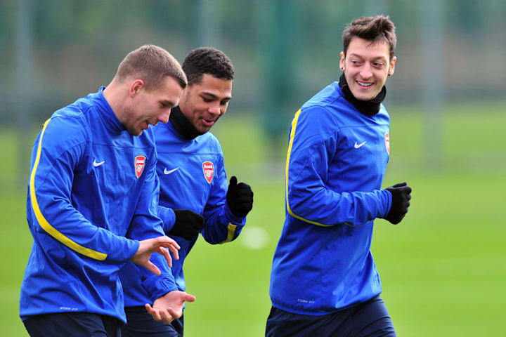 Lukas Podolski und Serge Gnabry spielten bei Arsenal und dem FC Bayern - damaliger Gunners-Teamkollege: Mesut Özil