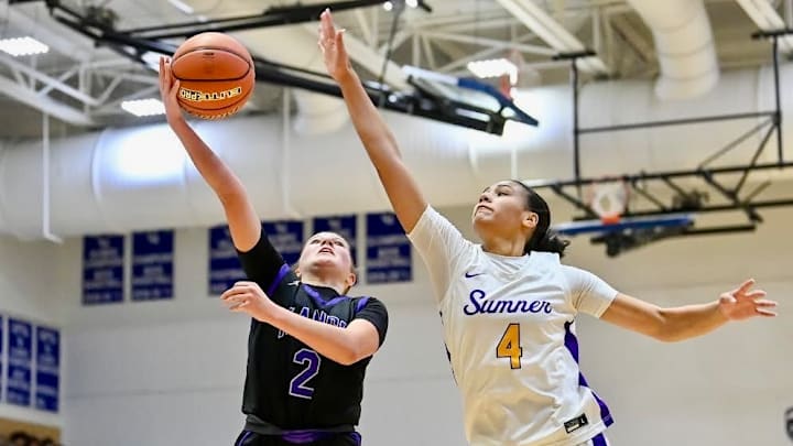 Kawehi Borden and Sumner handed defending Class 3A champion Garfield its first loss this winter. Kawehi Borden and Sumner handed defending Class 3A champion Garfield its first loss this winter.