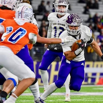 Jayshon Limar takes a carry for Lake Stevens in WIAA Class 4A championship game victory over Graham Kapowsin in 2023.