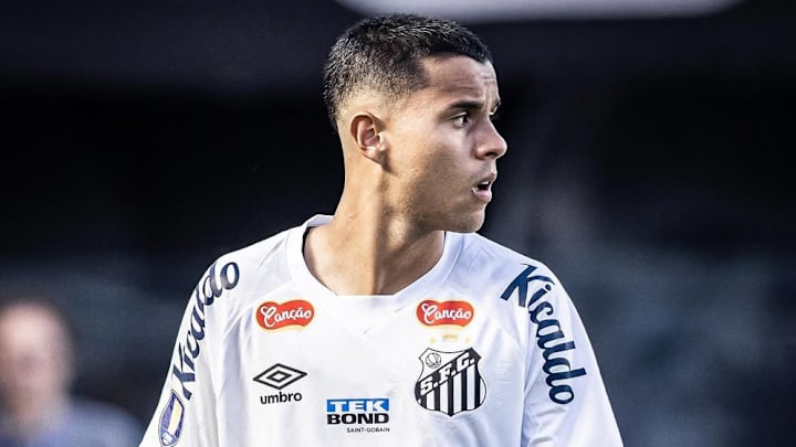 Hyan é cria da base do Peixe