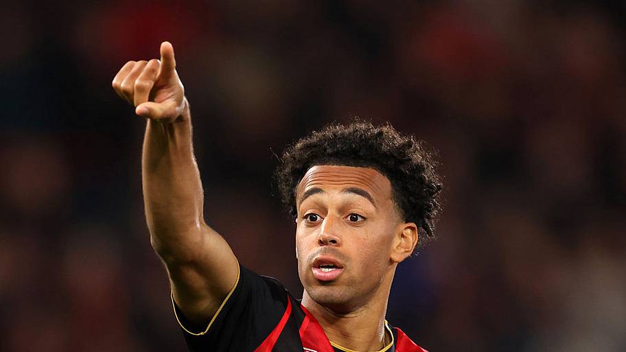 Tyler Adams pointing
