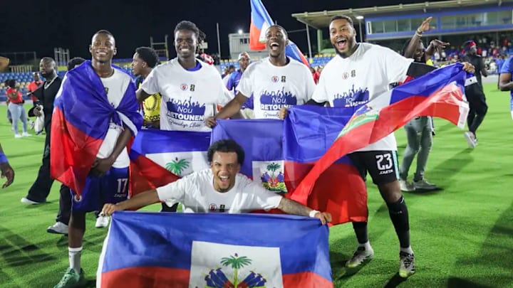 Jugadores de Haití celebran la clasificación del país al Mundial 2026.