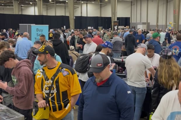 Early Saturday morning at the Charlotte Card Show