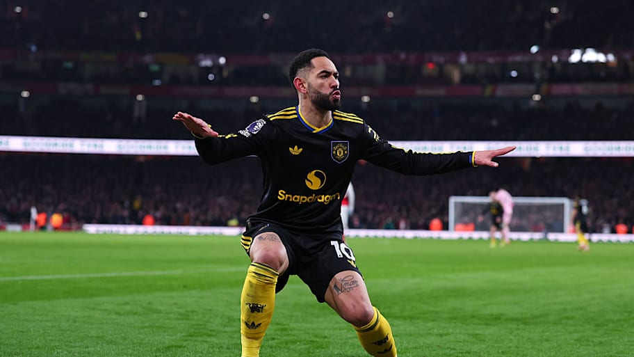 Matheus Cunha celebrating.