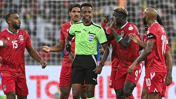 Omar Abdulkadir Artan debía ser el primer somalí en dirigir en una Copa del Mundo. Omar Abdulkadir Artan debía ser el primer somalí en dirigir en una Copa del Mundo.