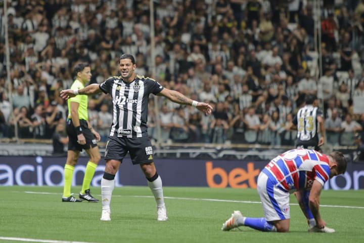 Hulk faz gol para o Atlético-MG contra o Fortaleza pelo Brasileirão
