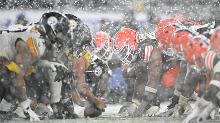 Pittsburgh Steelers v Cleveland Browns